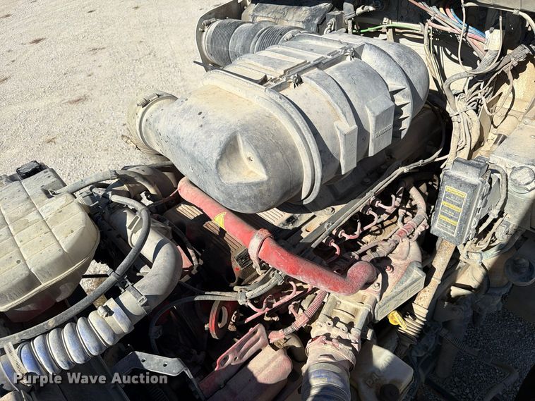 image for item EX1126 2022 Kenworth T800 semi truck
