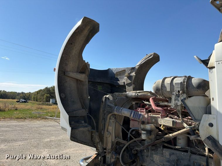 image for item EX1126 2022 Kenworth T800 semi truck