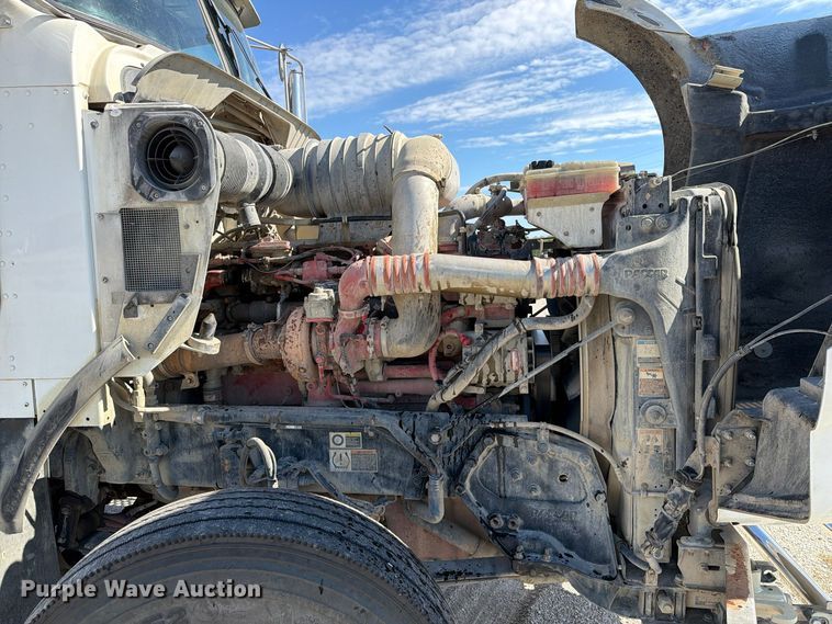 image for item EX1126 2022 Kenworth T800 semi truck