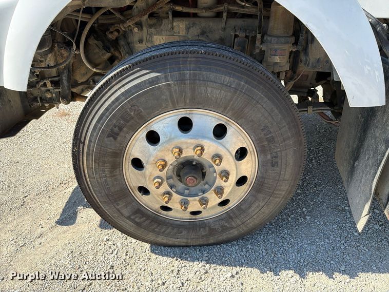 image for item EX1126 2022 Kenworth T800 semi truck