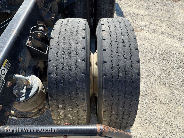 image for item EX1126 2022 Kenworth T800 semi truck