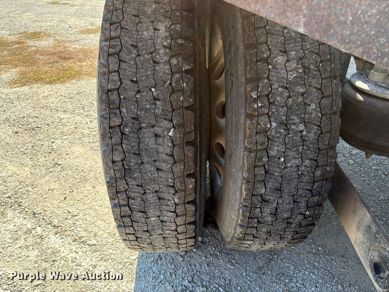 image for item EX1126 2022 Kenworth T800 semi truck
