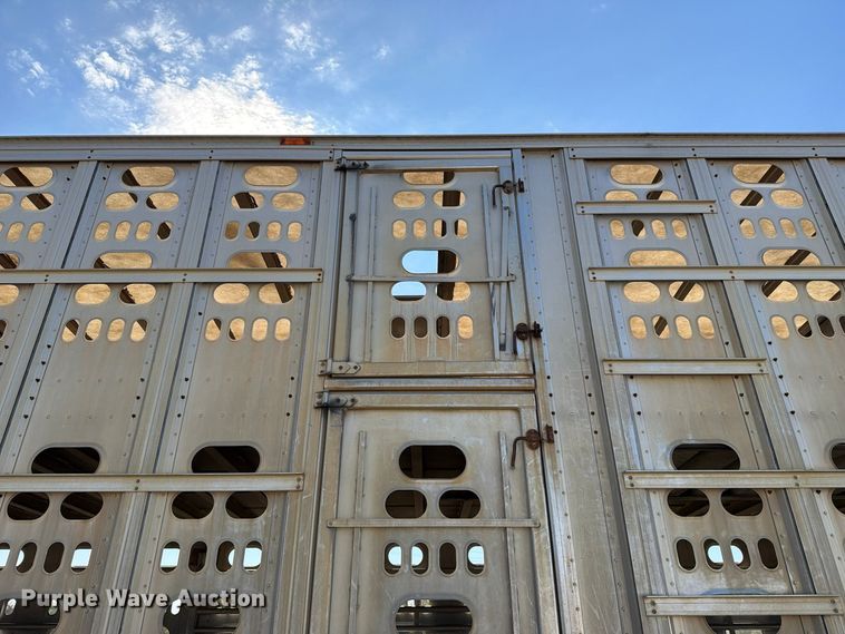 image for item EX1128 2003 Barrett Trailers, Inc. livestock trailer
