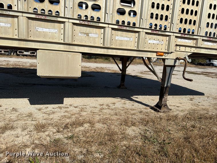 image for item EX1128 2003 Barrett Trailers, Inc. livestock trailer
