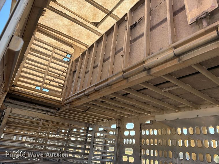 image for item EX1128 2003 Barrett Trailers, Inc. livestock trailer