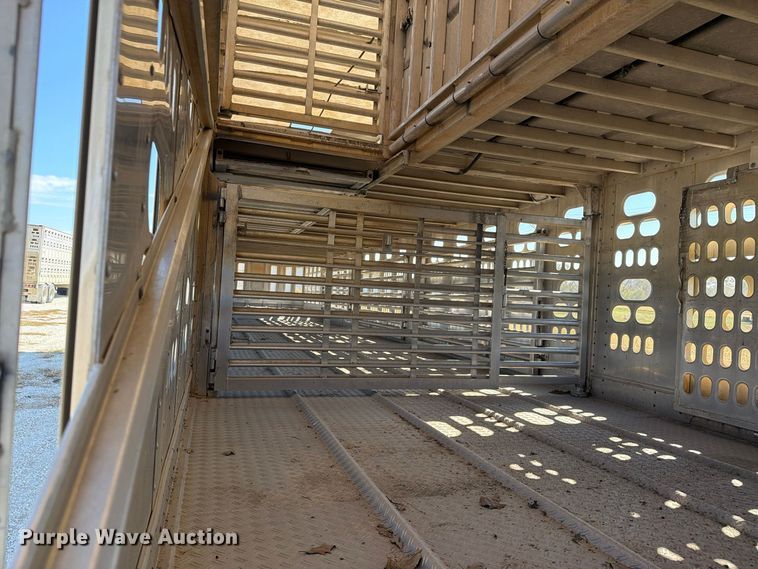 image for item EX1128 2003 Barrett Trailers, Inc. livestock trailer