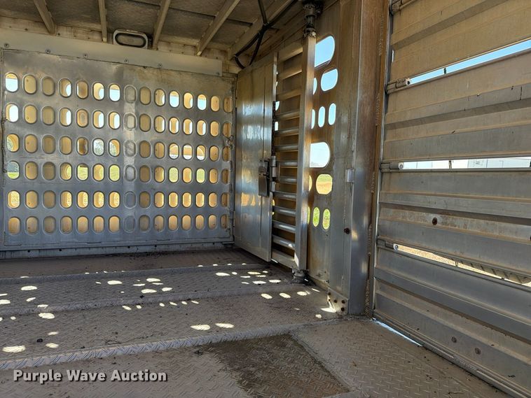 image for item EX1128 2003 Barrett Trailers, Inc. livestock trailer