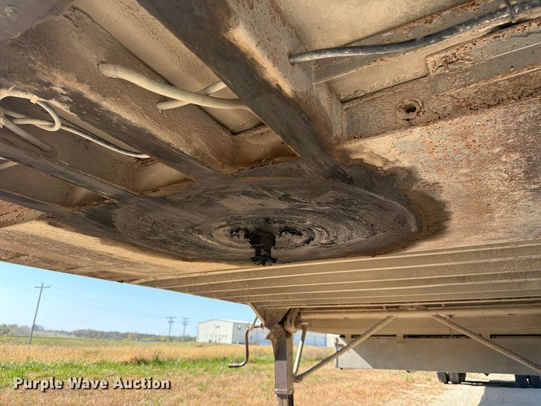 image for item EX1128 2003 Barrett Trailers, Inc. livestock trailer