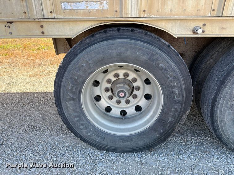 image for item EX1128 2003 Barrett Trailers, Inc. livestock trailer