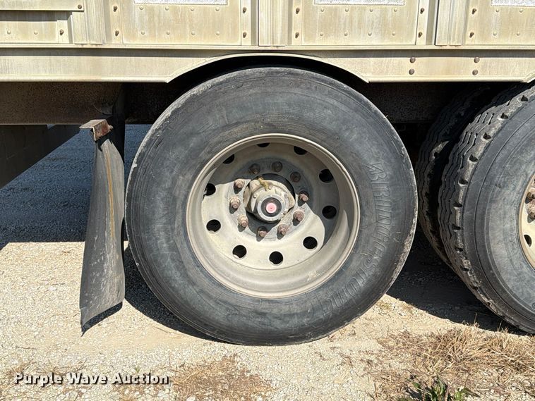 image for item EX1128 2003 Barrett Trailers, Inc. livestock trailer
