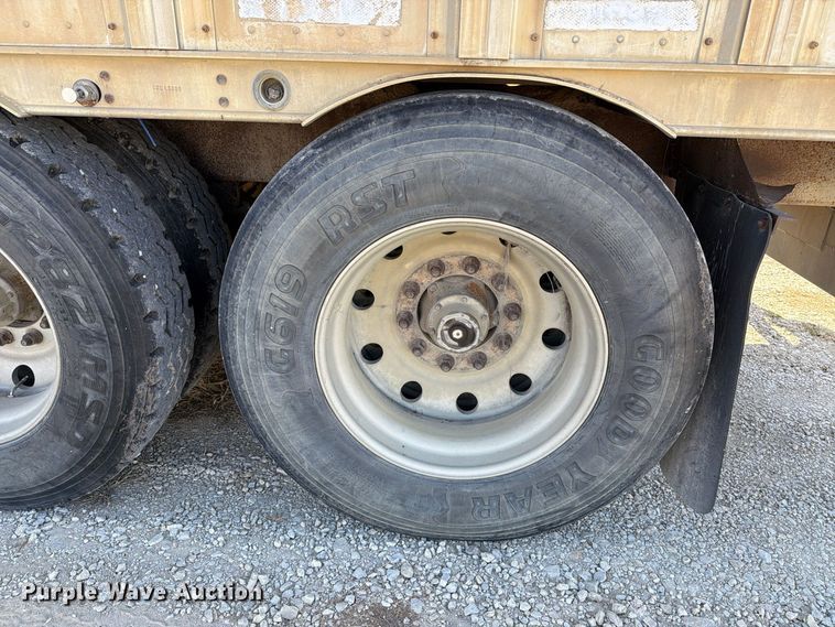 image for item EX1128 2003 Barrett Trailers, Inc. livestock trailer