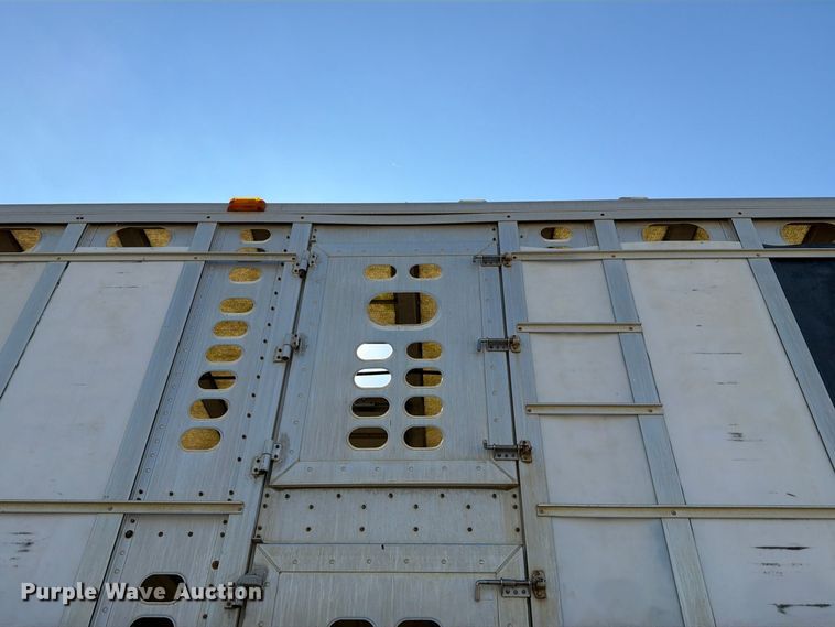 image for item EX1129 2000 Wilson Trailer Co. PSADL-303P livestock trailer