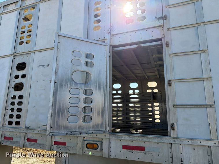 image for item EX1129 2000 Wilson Trailer Co. PSADL-303P livestock trailer