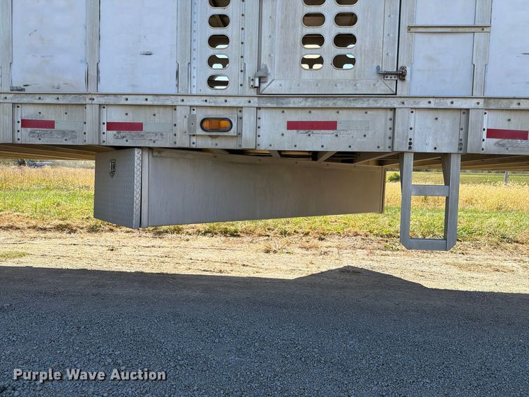 image for item EX1129 2000 Wilson Trailer Co. PSADL-303P livestock trailer