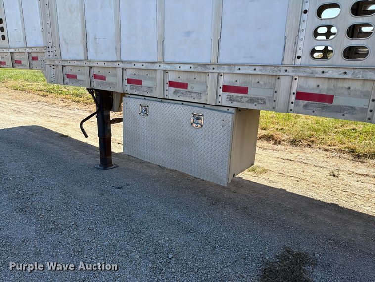 image for item EX1129 2000 Wilson Trailer Co. PSADL-303P livestock trailer