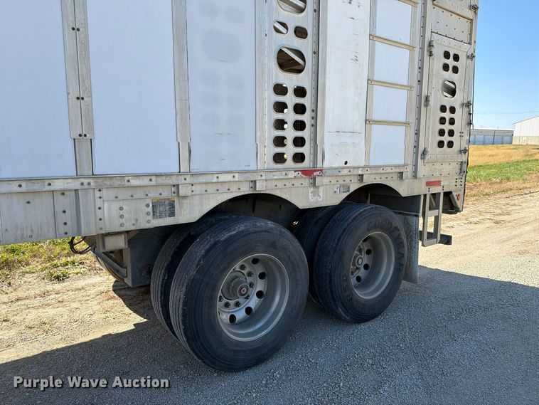 image for item EX1129 2000 Wilson Trailer Co. PSADL-303P livestock trailer