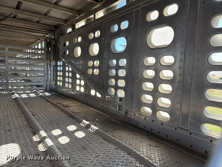 image for item EX1129 2000 Wilson Trailer Co. PSADL-303P livestock trailer