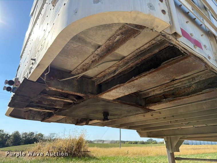 image for item EX1129 2000 Wilson Trailer Co. PSADL-303P livestock trailer