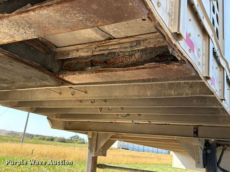 image for item EX1129 2000 Wilson Trailer Co. PSADL-303P livestock trailer