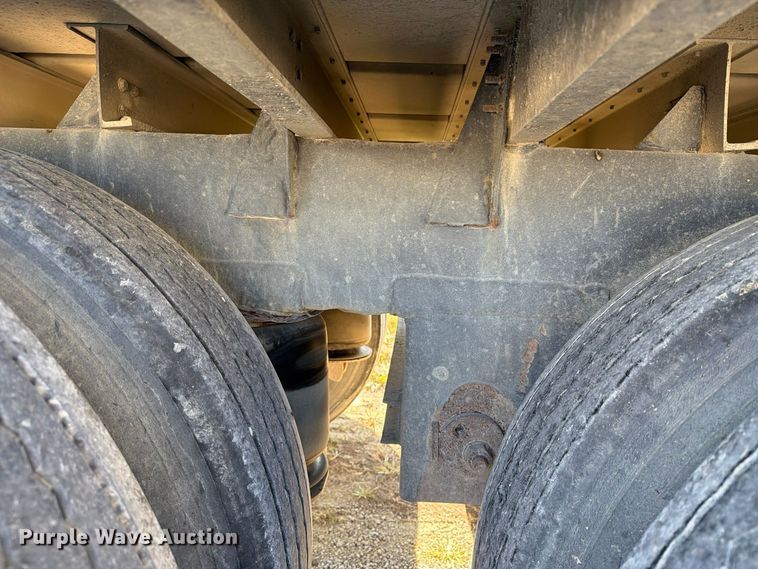 image for item EX1129 2000 Wilson Trailer Co. PSADL-303P livestock trailer