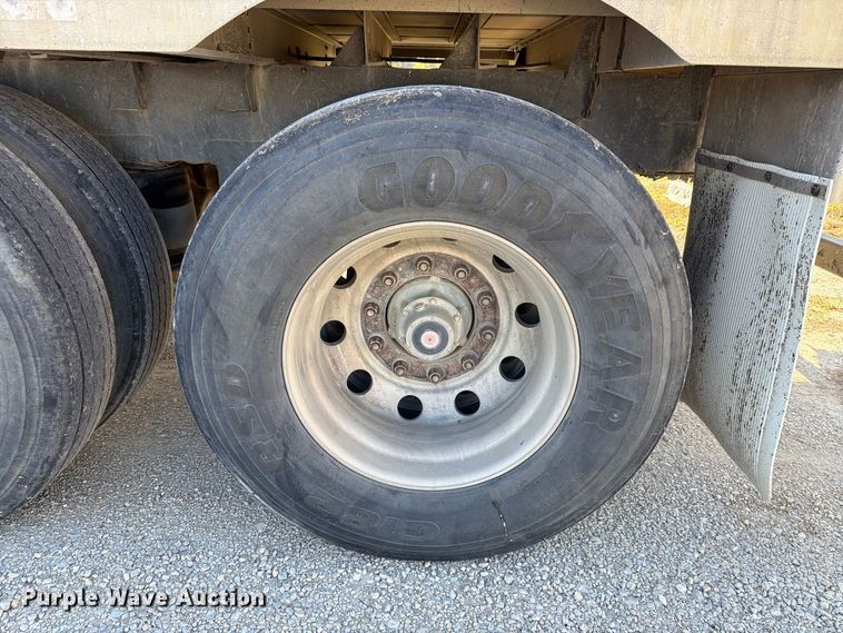 image for item EX1129 2000 Wilson Trailer Co. PSADL-303P livestock trailer