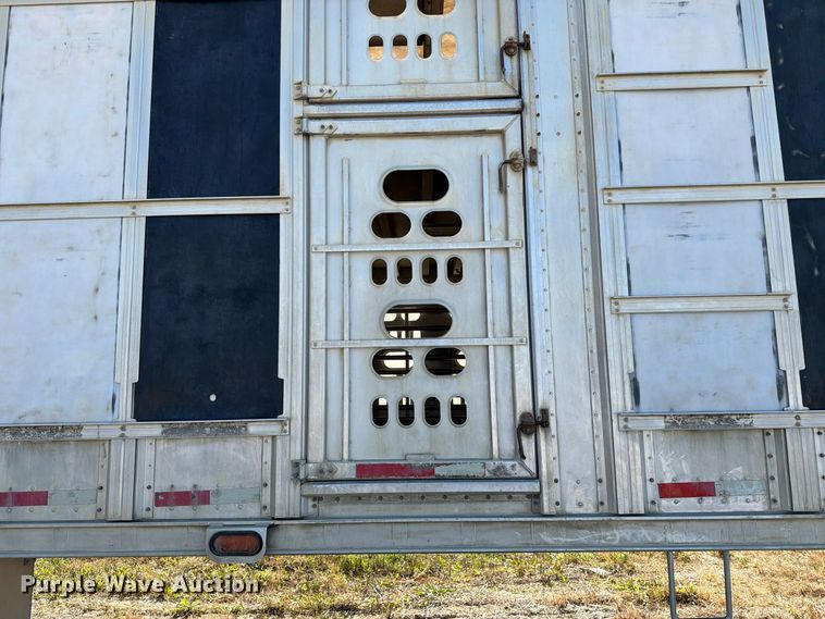 image for item EX1130 2005 Barrett Trailers, Inc. livestock trailer
