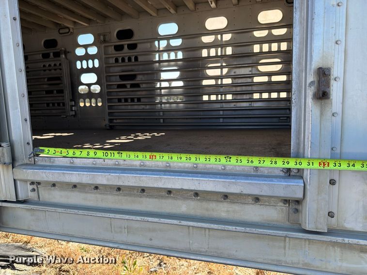 image for item EX1130 2005 Barrett Trailers, Inc. livestock trailer