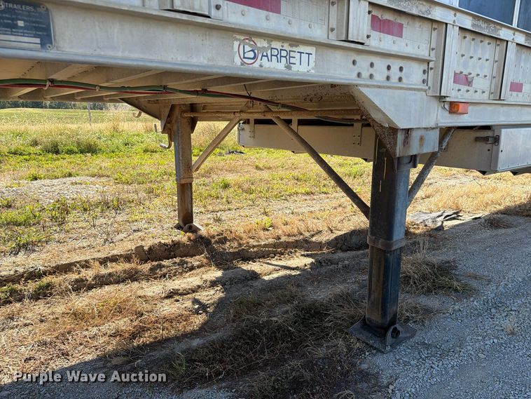 image for item EX1130 2005 Barrett Trailers, Inc. livestock trailer