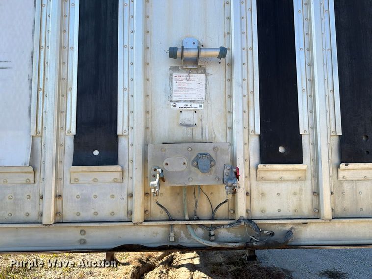 image for item EX1130 2005 Barrett Trailers, Inc. livestock trailer