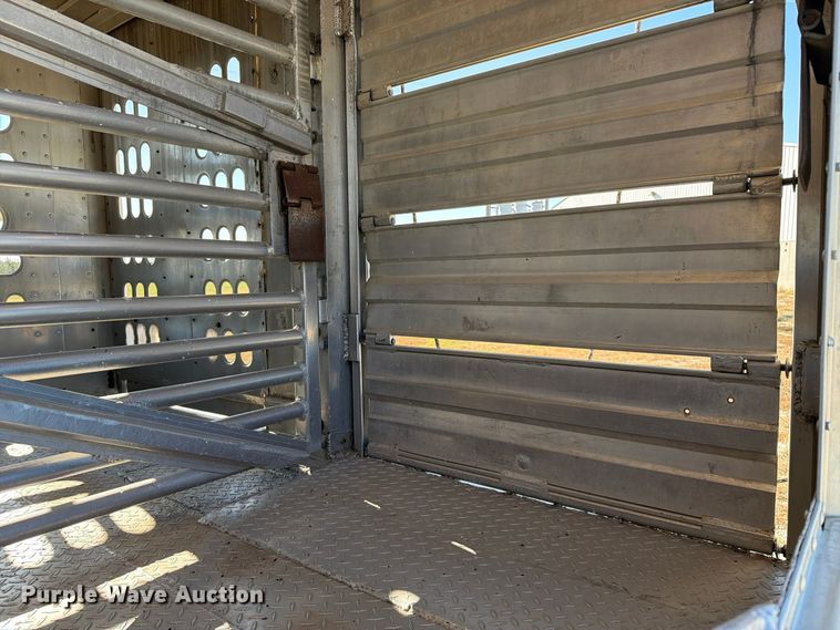 image for item EX1130 2005 Barrett Trailers, Inc. livestock trailer