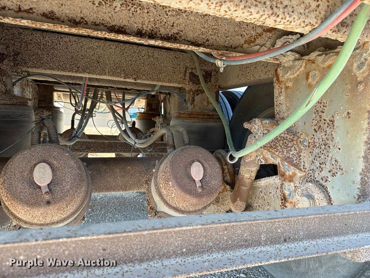 image for item EX1130 2005 Barrett Trailers, Inc. livestock trailer