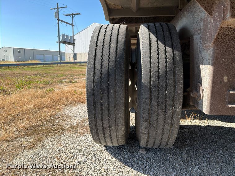 image for item EX1130 2005 Barrett Trailers, Inc. livestock trailer