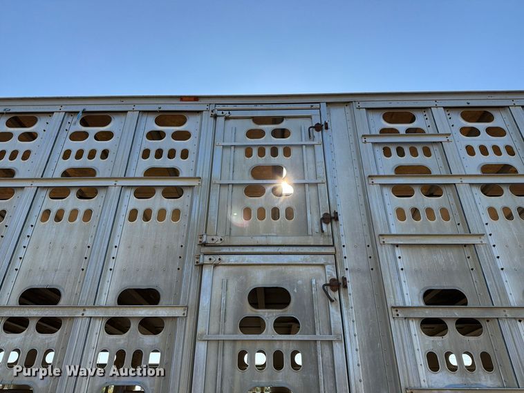 image for item EX1131 2003 Barrett Trailers, Inc. livestock trailer