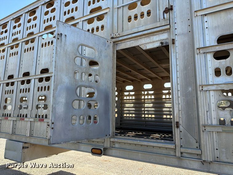 image for item EX1131 2003 Barrett Trailers, Inc. livestock trailer