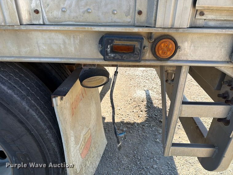 image for item EX1131 2003 Barrett Trailers, Inc. livestock trailer