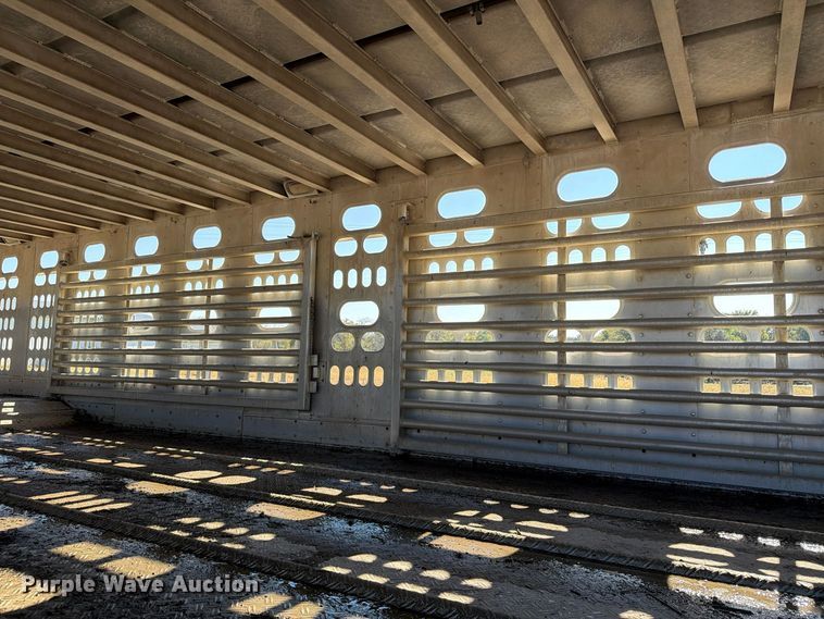 image for item EX1131 2003 Barrett Trailers, Inc. livestock trailer