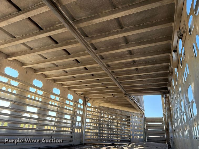 image for item EX1131 2003 Barrett Trailers, Inc. livestock trailer