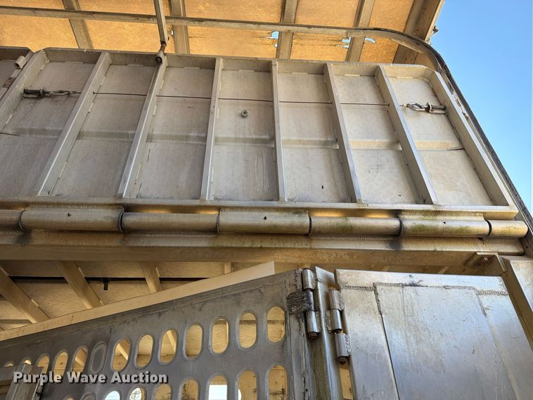 image for item EX1131 2003 Barrett Trailers, Inc. livestock trailer