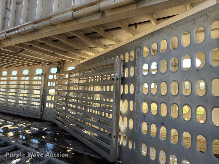 image for item EX1131 2003 Barrett Trailers, Inc. livestock trailer