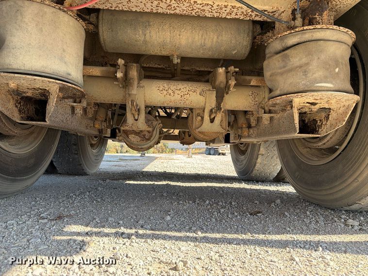 image for item EX1131 2003 Barrett Trailers, Inc. livestock trailer