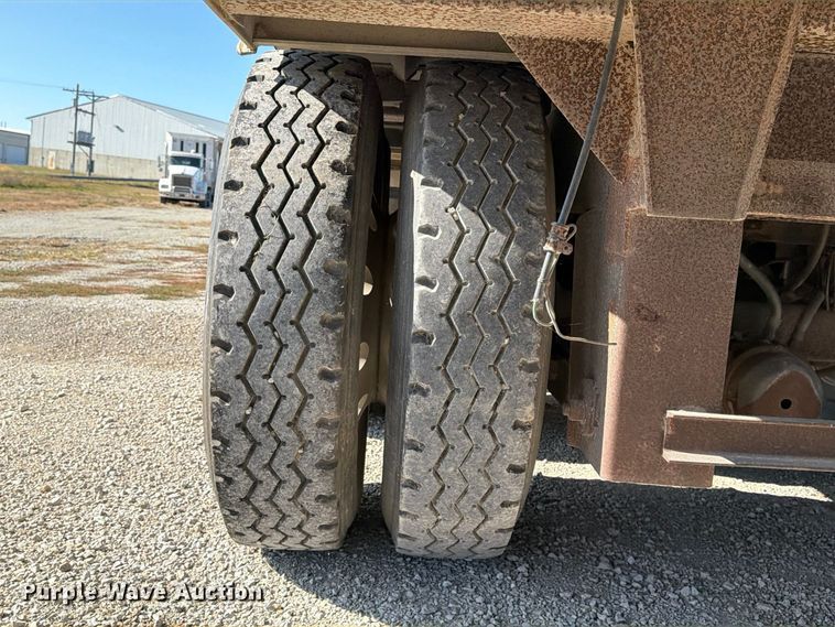 image for item EX1131 2003 Barrett Trailers, Inc. livestock trailer