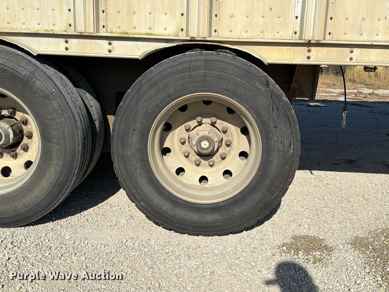 image for item EX1131 2003 Barrett Trailers, Inc. livestock trailer