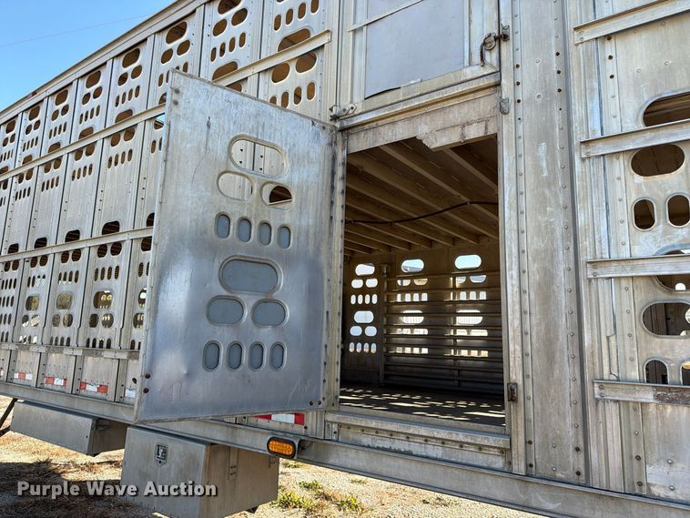 image for item EX1132 2005 Barrett Trailers, Inc. livestock trailer