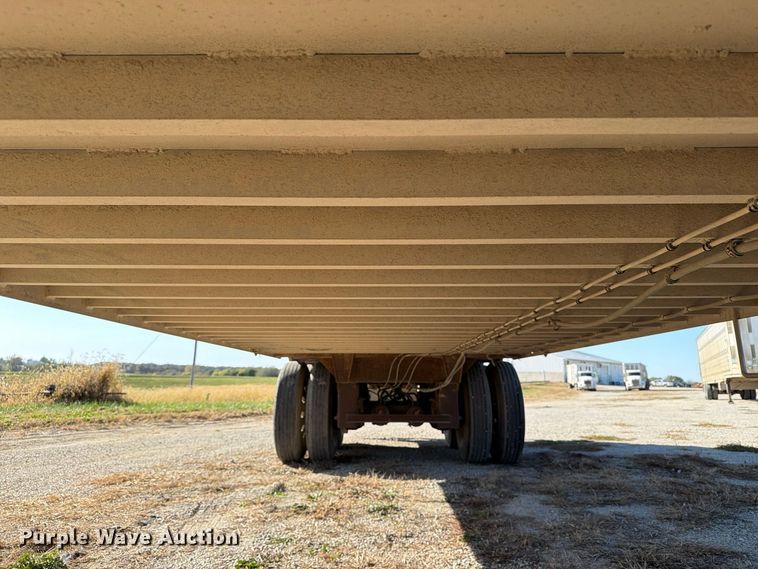 image for item EX1132 2005 Barrett Trailers, Inc. livestock trailer