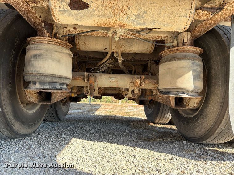 image for item EX1132 2005 Barrett Trailers, Inc. livestock trailer