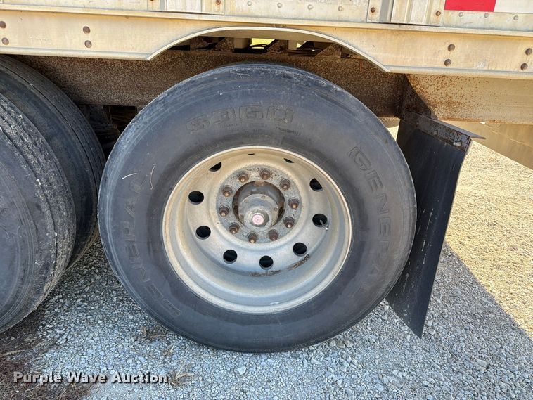 image for item EX1132 2005 Barrett Trailers, Inc. livestock trailer