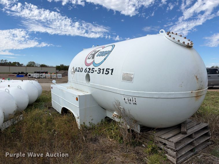 image for item EX1521 1974 Trinity industries propane tank truck bed