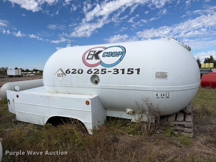 image for item EX1521 1974 Trinity industries propane tank truck bed