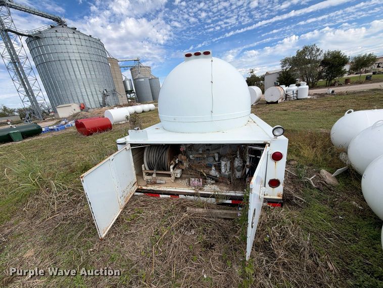 image for item EX1521 1974 Trinity industries propane tank truck bed