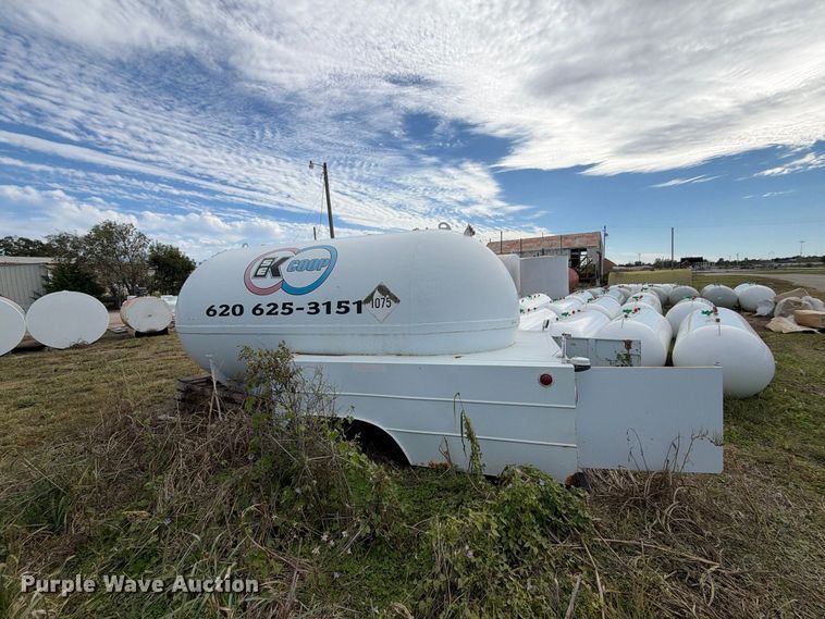 image for item EX1521 1974 Trinity industries propane tank truck bed